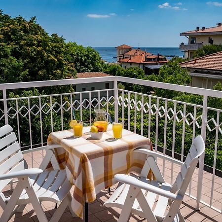 Hotel Villa Dei Fiori - Sul Mare Con Piscina Viserbella di Rimini Exterior photo