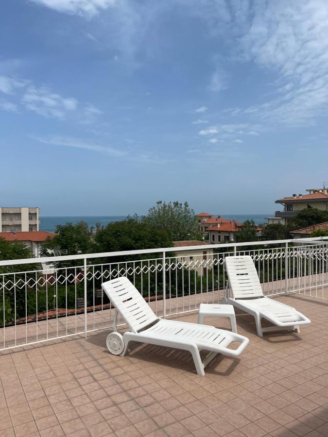 Hotel Villa Dei Fiori - Sul Mare Con Piscina Viserbella di Rimini Exterior photo