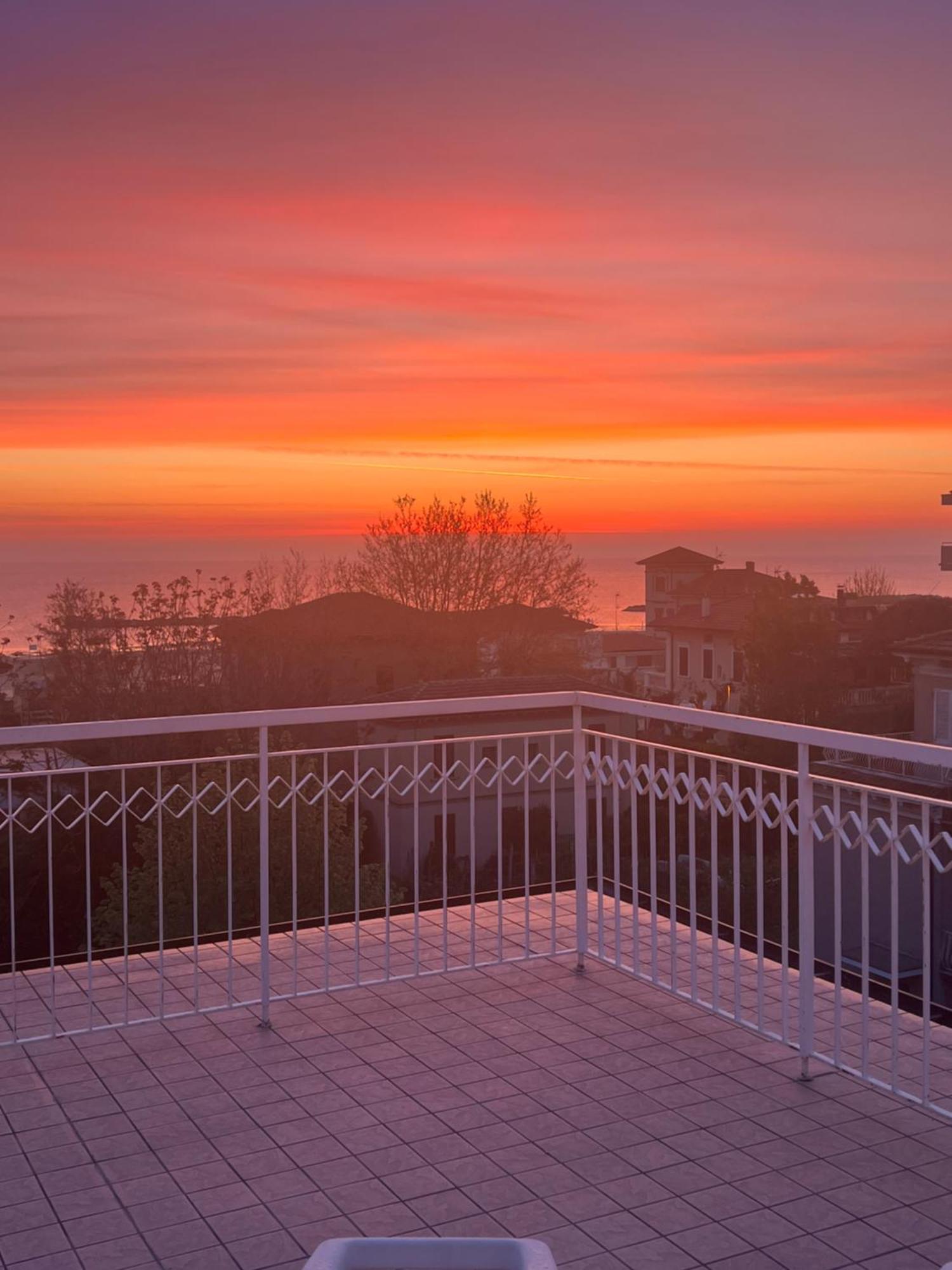 Hotel Villa Dei Fiori - Sul Mare Con Piscina Viserbella di Rimini Exterior photo