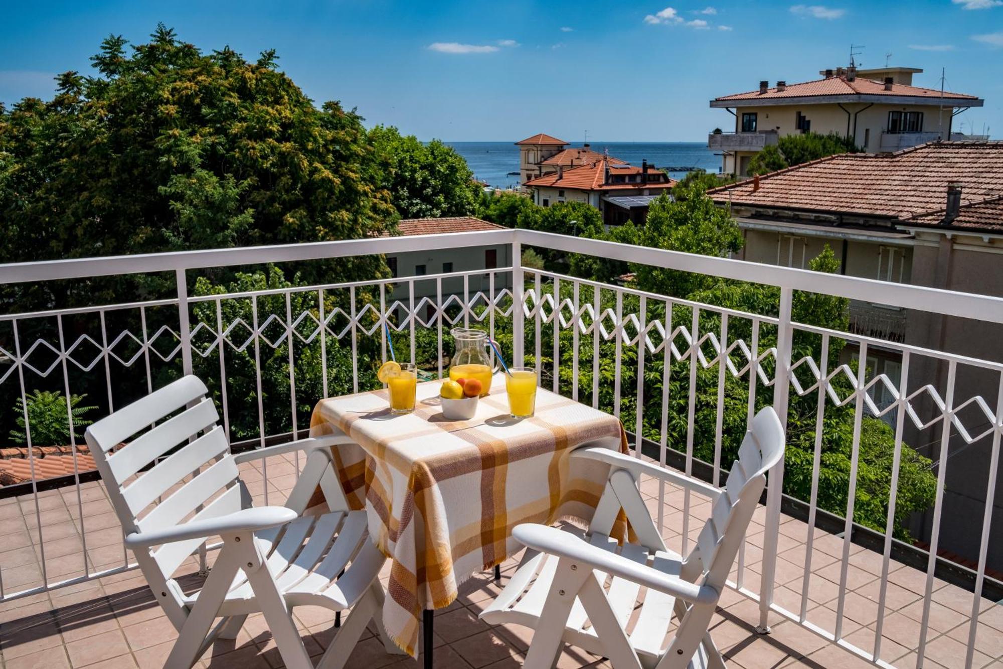 Hotel Villa Dei Fiori - Sul Mare Con Piscina Viserbella di Rimini Exterior photo